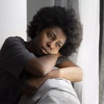 AnyConv.com__adulto-jovem-e-deprimido-em-casa AnyConv.com__adulto-jovem-e-deprimido-em-casa